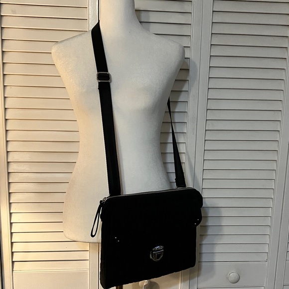 Vera Bradley Handbags - Vera Bradley Black Crossbody Bag